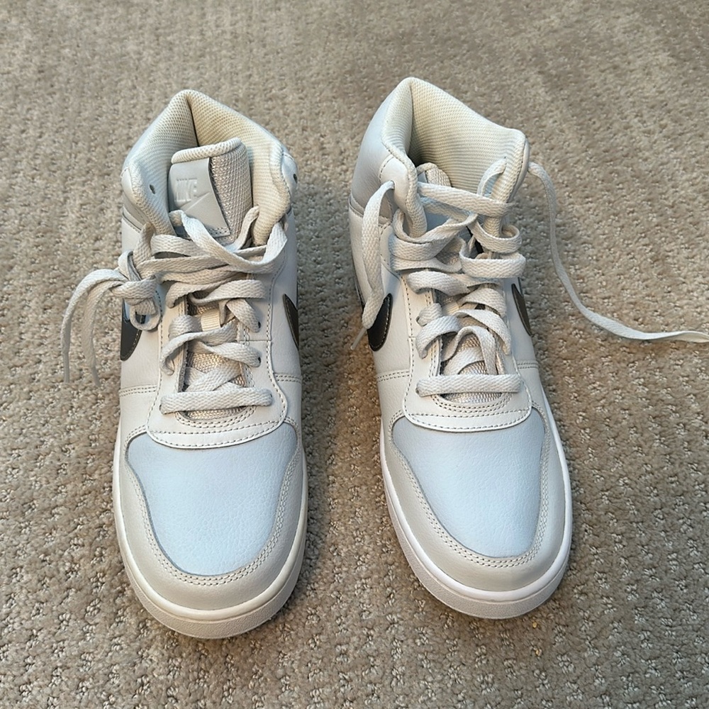 NIKE Ebernon Mid Women’s white shoes 
AQ17780-002   Size 8